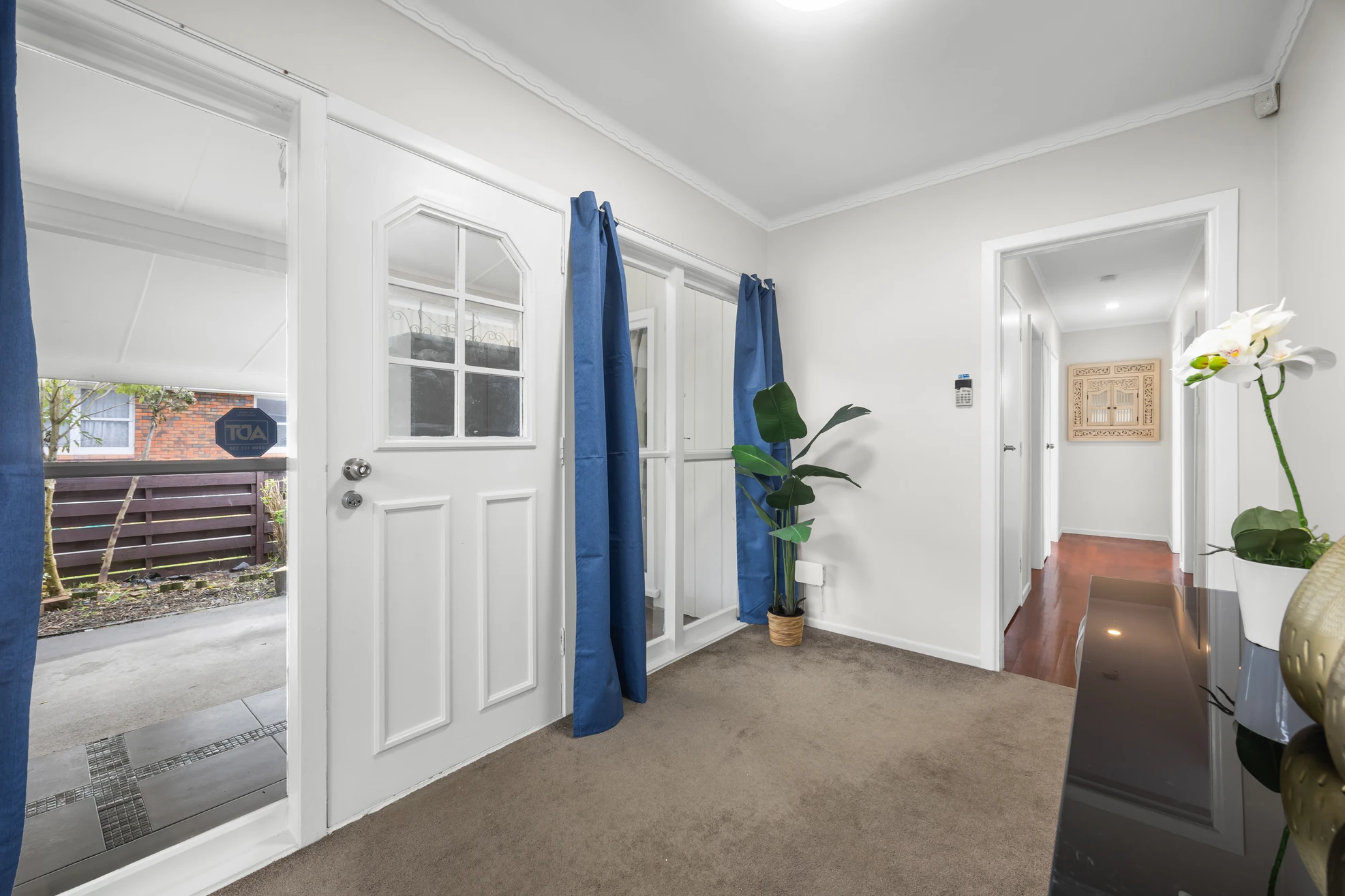 effa-H3374206-165050984__1758748917-19848-2Z3A6997